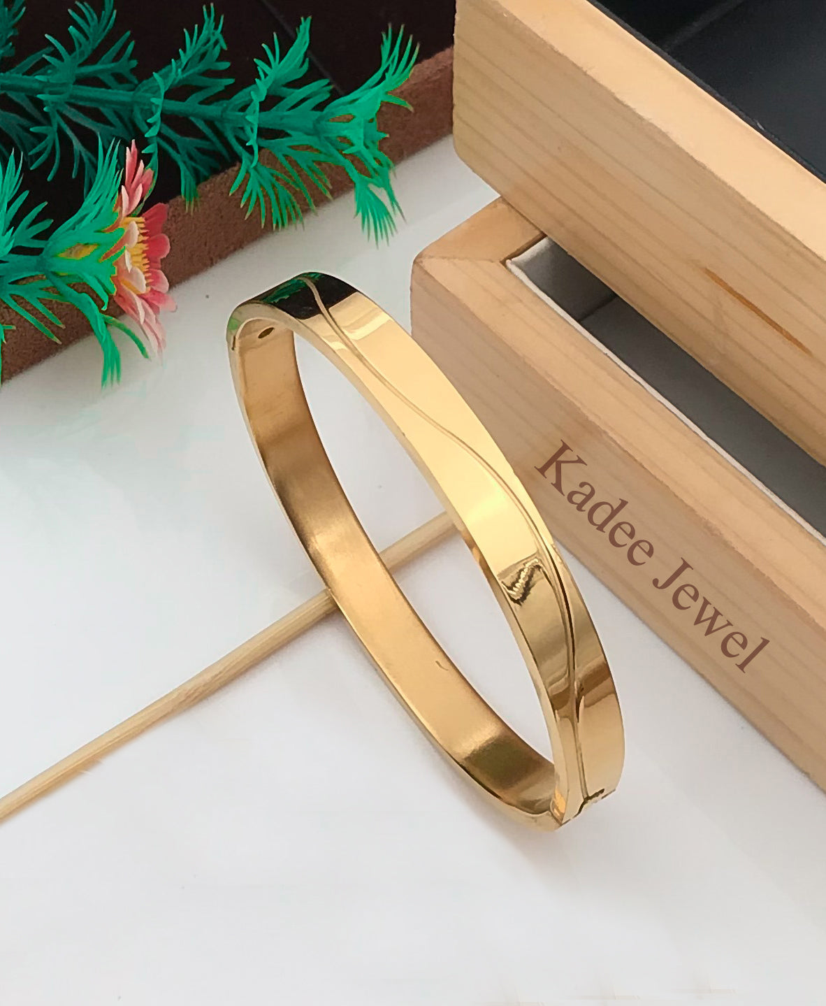 Incredible Line Men's Gold Kada Bracelet – Kadee Jewels