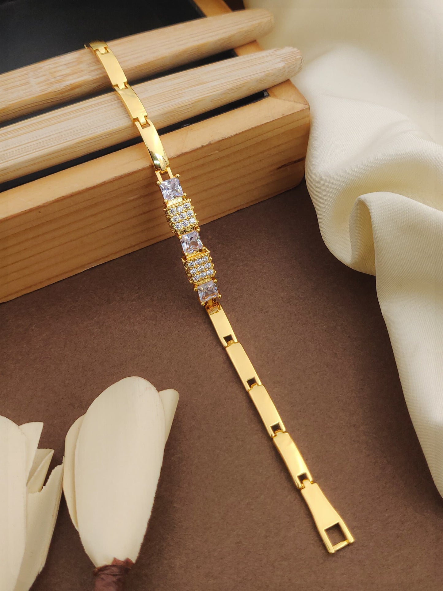 Amazing Design Men's Bracelets with Gold Plated Brass - Kadee Jewels
