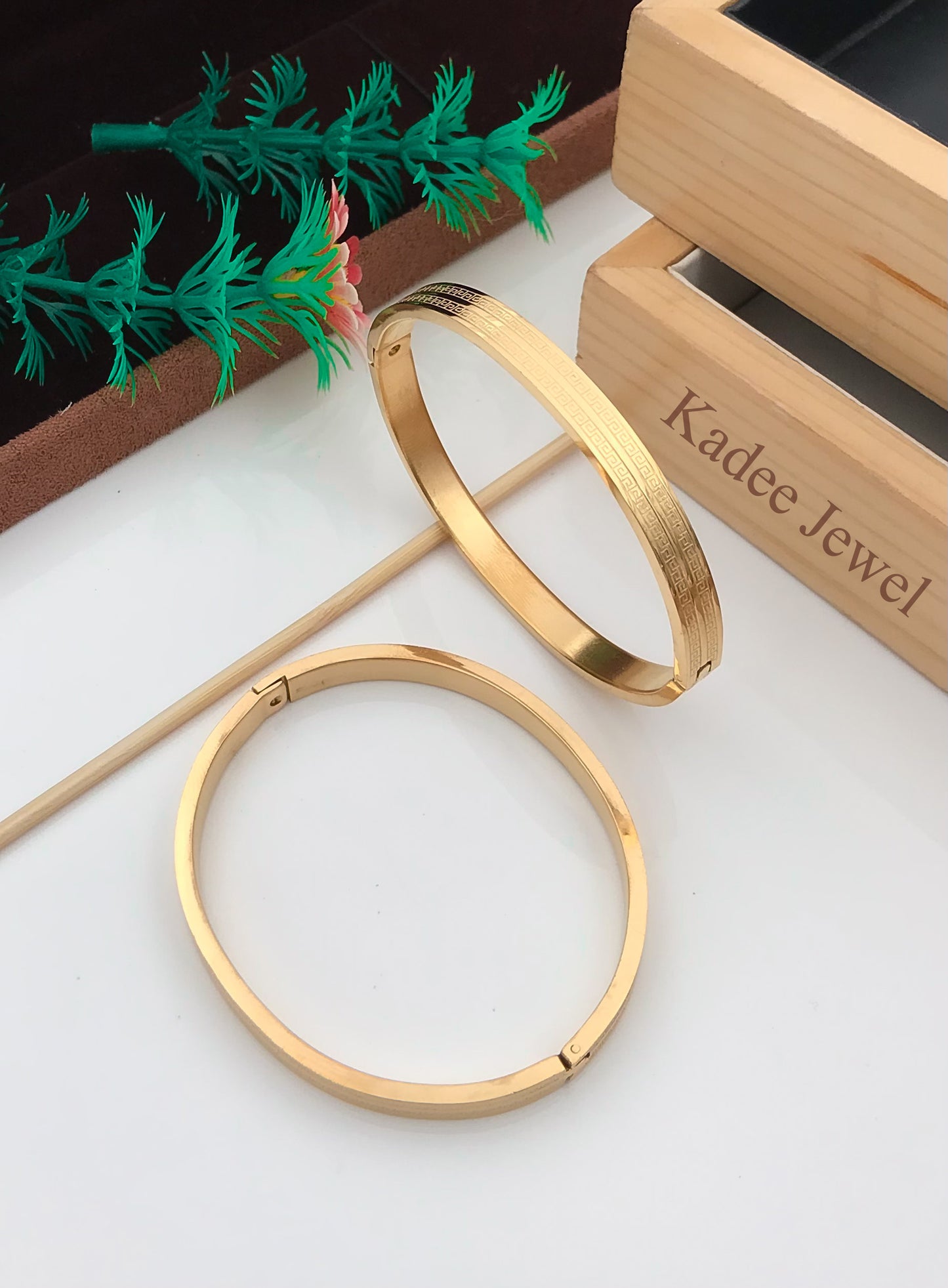 Classic Design Men's Gold Kada Bracelet - Kadee Jewels