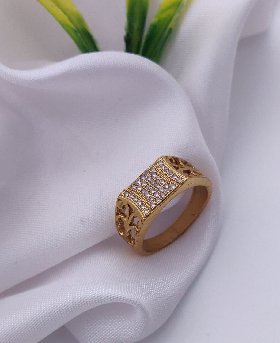 Kadee Jewel Onyx Circle Men's Finger Ring with Gold Plated Brass