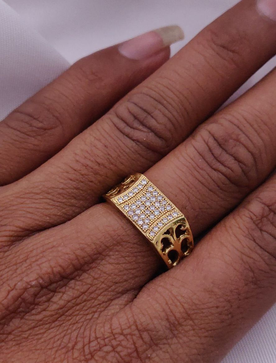 Kadee Jewel Onyx Circle Men's Finger Ring with Gold Plated Brass