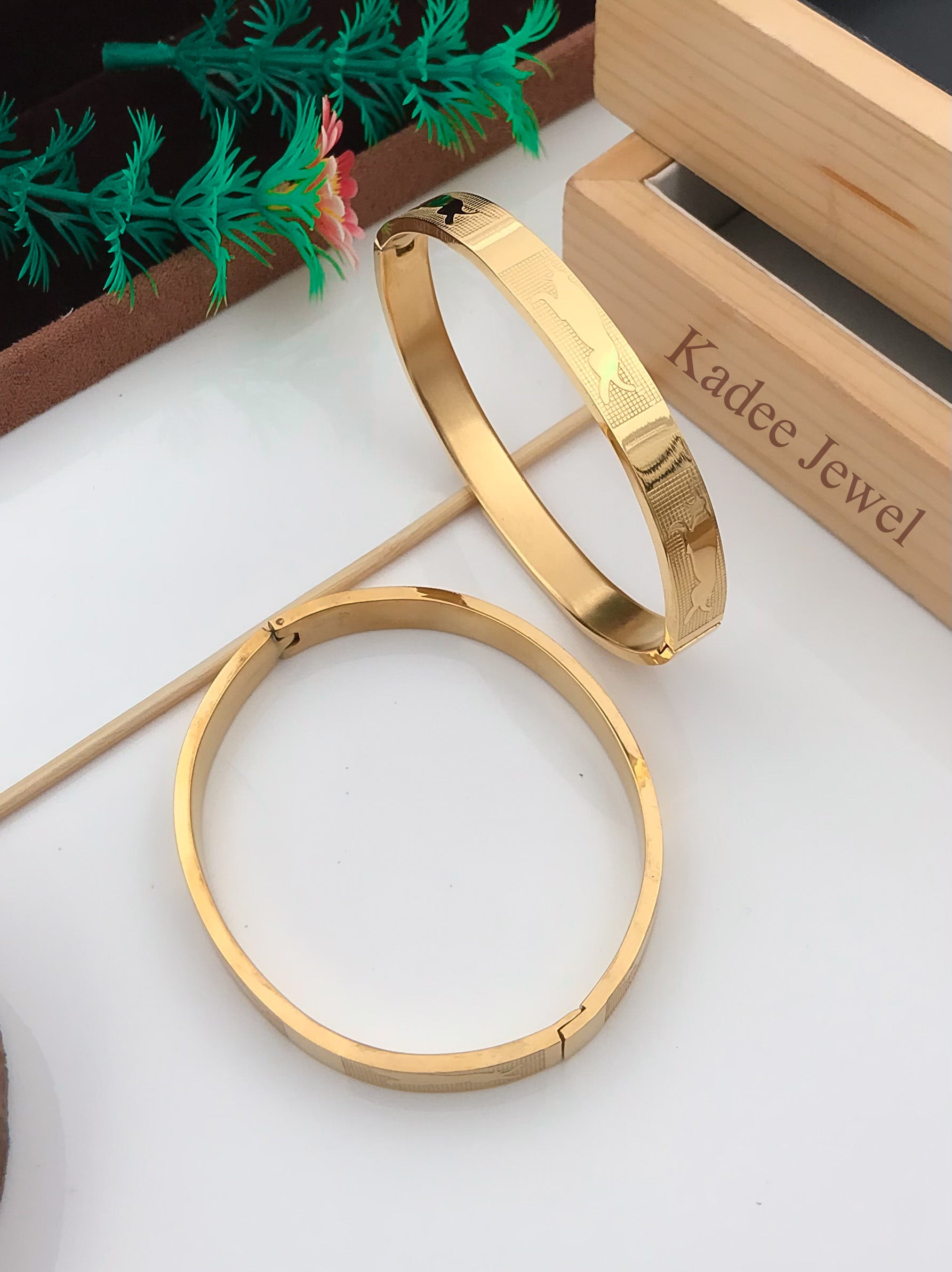 Jaguar Premium Gold Bracelet for Men – Kadee Jewels