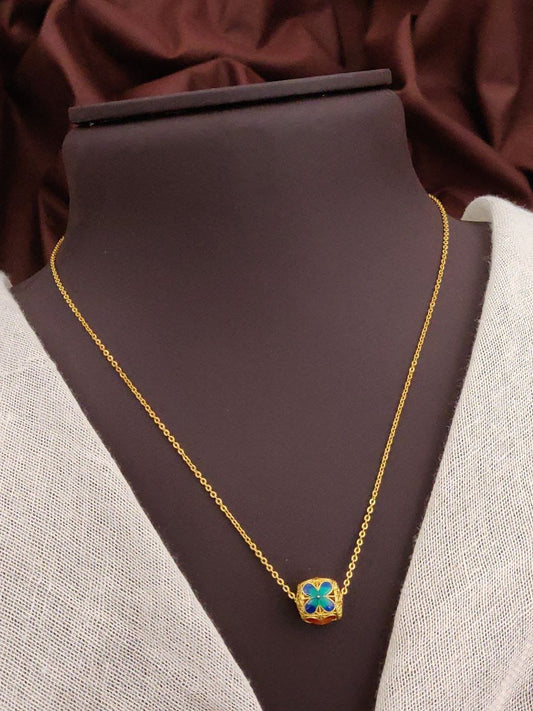 KADEE Jewel Women's Pearl Dusk Necklace with Gold Plated brass