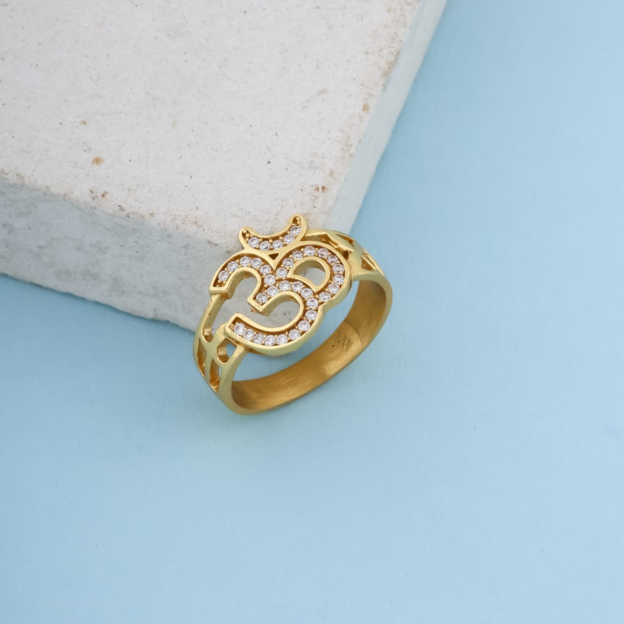 Luxury Diamond Design Men's Finger Ring with Gold Plated Brass