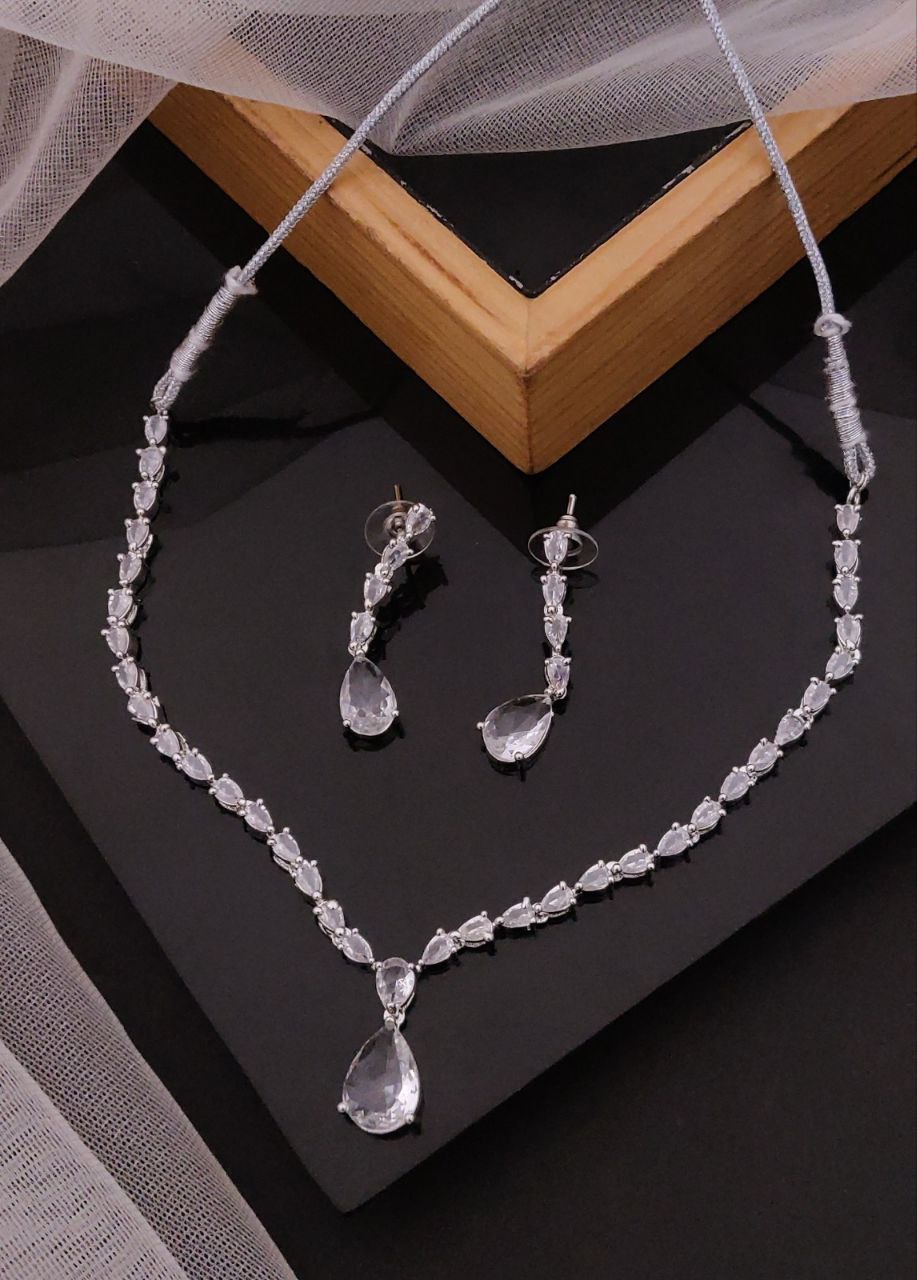 KADEE Jewel Women's Royal Embrace Necklace - Kadee Jewels