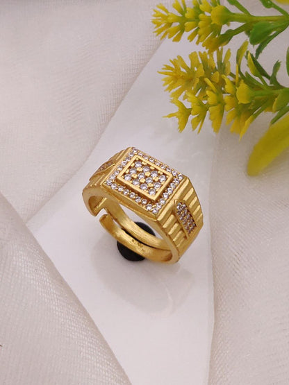Kadee Jewel Diamond Knight Men's Finger Ring with Gold Plated Brass