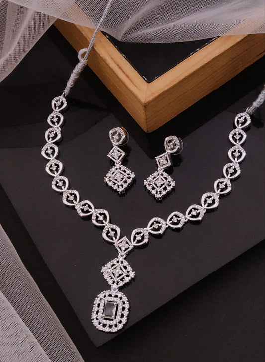 KADEE Jewel Women's Queen’s Grace Necklace - Kadee Jewels