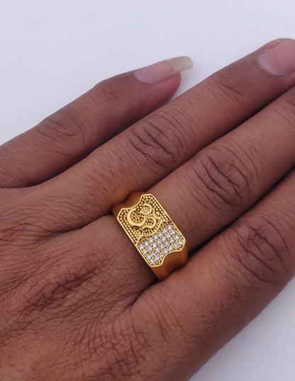 Kadee Jewel Majestic Glow Men's Finger Ring with Gold Plated Brass