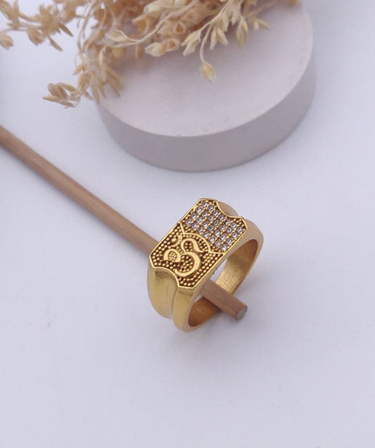 Kadee Jewel Majestic Glow Men's Finger Ring with Gold Plated Brass
